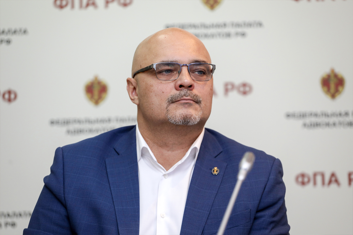 Вторжение в независимость адвокатуры и конституционные основы состязательного характера правосудия